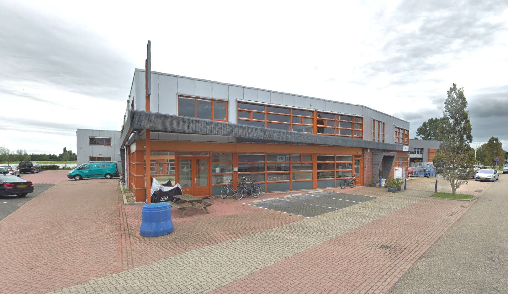 Kantoorpand van Bloedjes & Eriks in Limmen